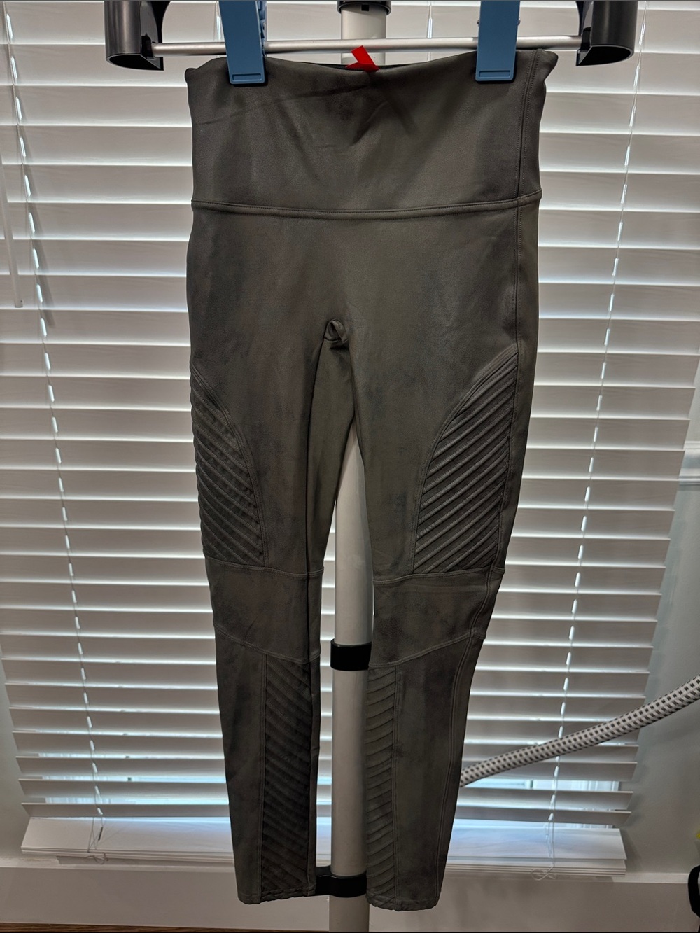 Spanx High-Waisted Textured Leggings in gray